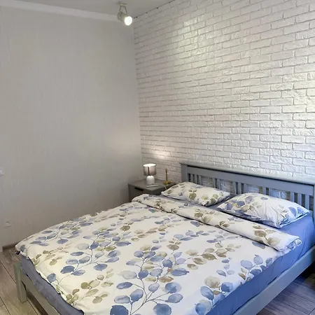 Apartment жемчужиный квартал на каманина *